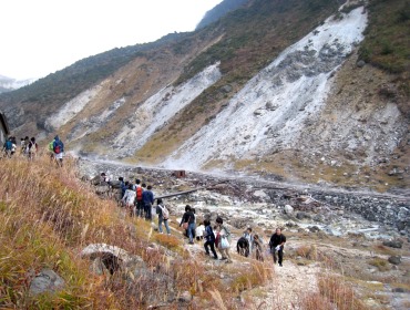 Geological tour at the former sulfur mine site in Aizu Adatarayama